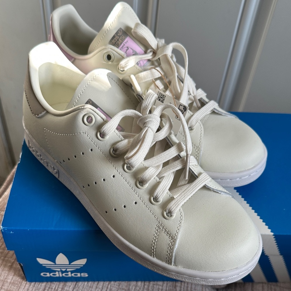 Stan Smith Adidas Sneakers - Cream and Pink - Picture 9 of 13